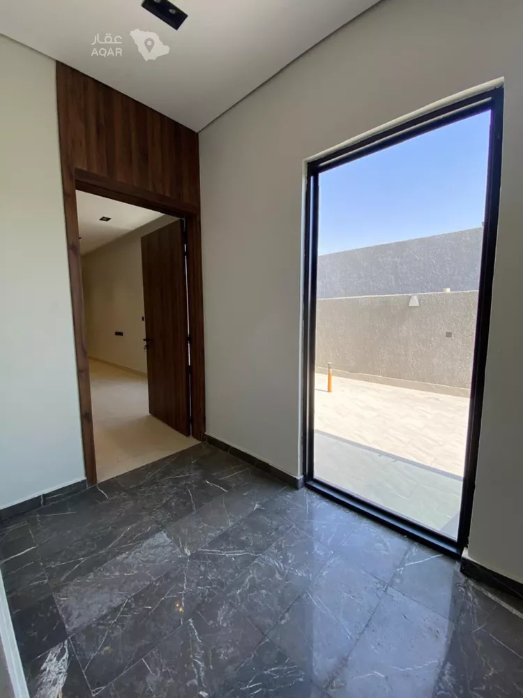 Floor for Sale in Riyadh Al Yarmouk 15