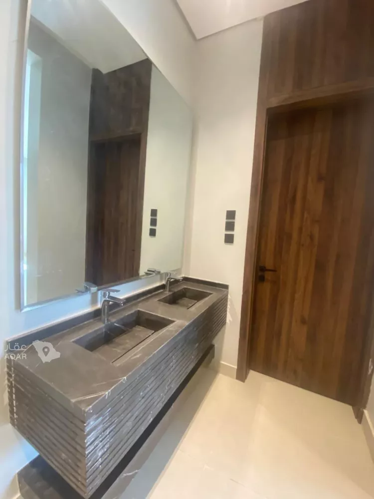Floor for Sale in Riyadh Al Yarmouk 17
