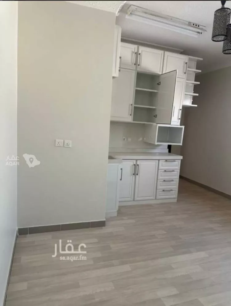 شقة للإيجار في شارع الخزنة, حي إشبيلية, مدينة الرياض, منطقة الرياض 5