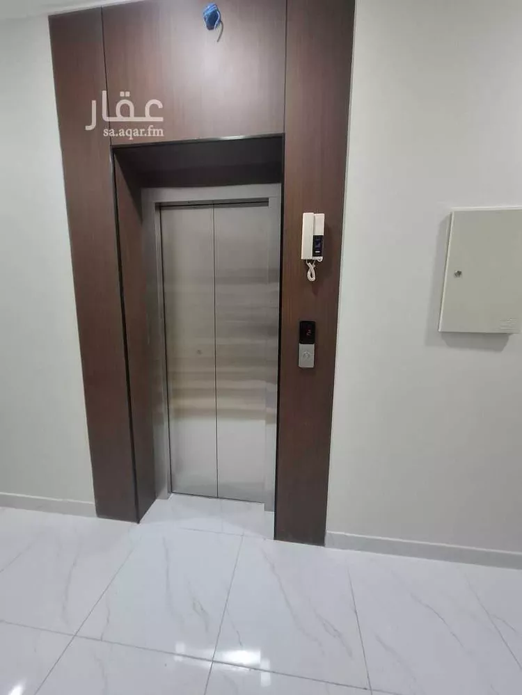 عمارة للبيع في شارع السابع عشر, حي الثقبة, مدينة الخبر, المنطقة الشرقية 8
