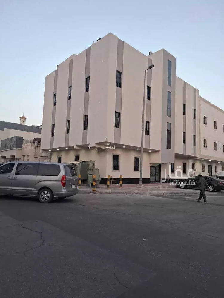 عمارة للبيع في شارع السابع عشر, حي الثقبة, مدينة الخبر, المنطقة الشرقية 1 صورة