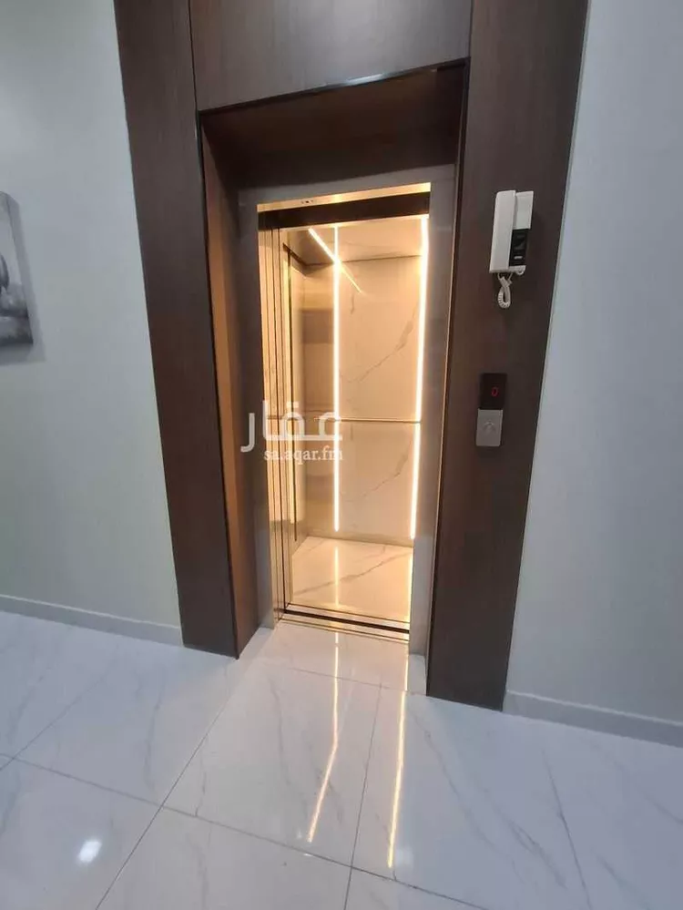 عمارة للبيع في شارع السابع عشر, حي الثقبة, مدينة الخبر, المنطقة الشرقية صورة 2