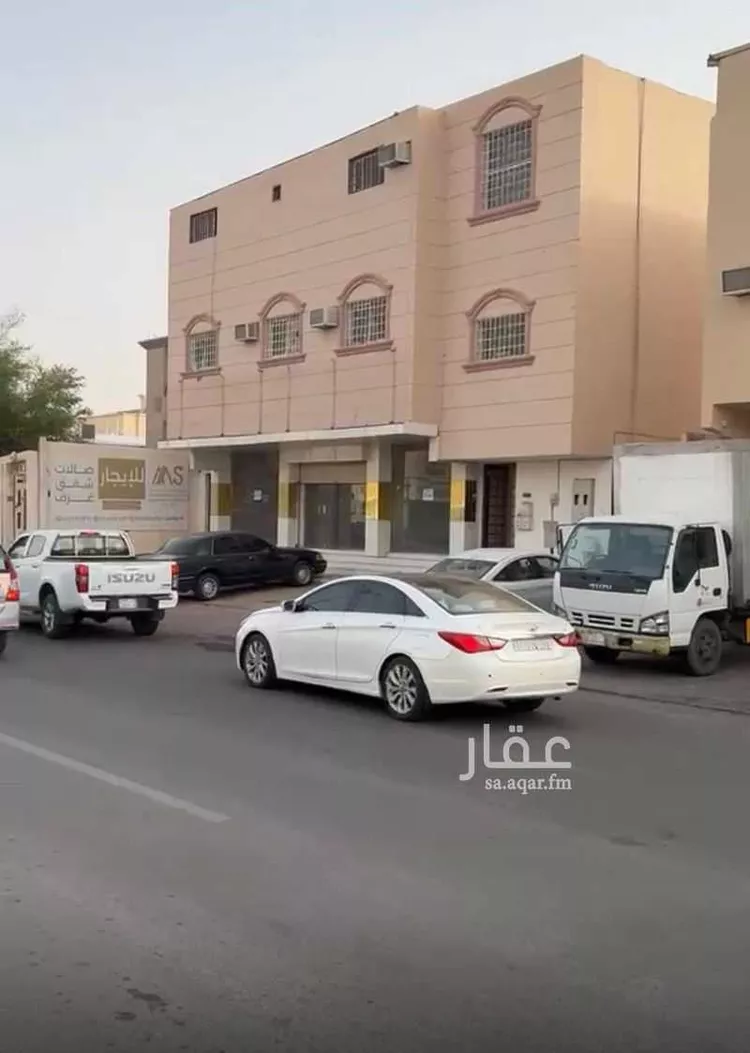 عمارة للإيجار في شارع الامير سلطان بن عبدالعزيز, حي الشفاء, مدينة عنيزة, منطقة القصيم صورة 2