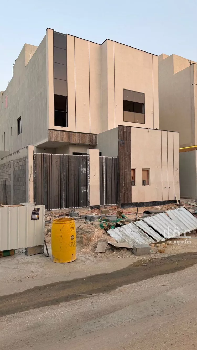 Floor for Sale in Riyadh Al Janadriyah