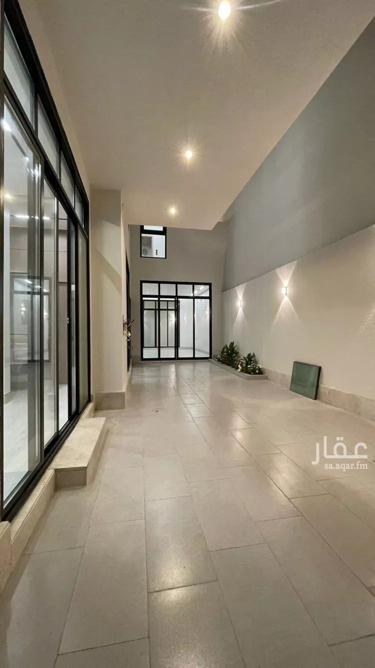 فيلا للبيع في شارع قطب الدين بن السلطان, حي المهدية, مدينة الرياض, منطقة الرياض صورة 2