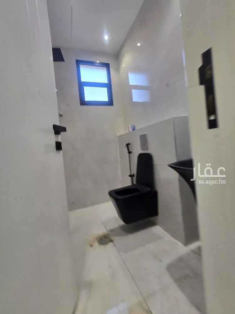 فيلا للبيع في شارع فيفاء, حي شبرا, مدينة الرياض, منطقة الرياض صورة 3