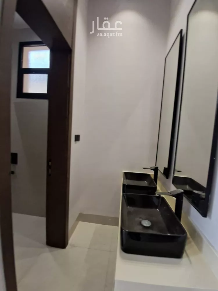 فيلا للبيع في شارع أسعد الحطابي, حي العريجاء الأوسط, مدينة الرياض, منطقة الرياض صورة 2