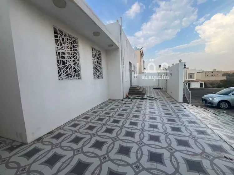 دور للبيع في شارع الرزان, حي الزهور, مدينة أبها, منطقة عسير صورة 2