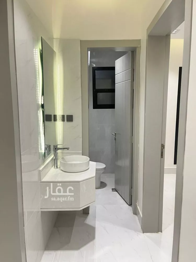 Floor for Sale in Riyadh Al Janadriyah