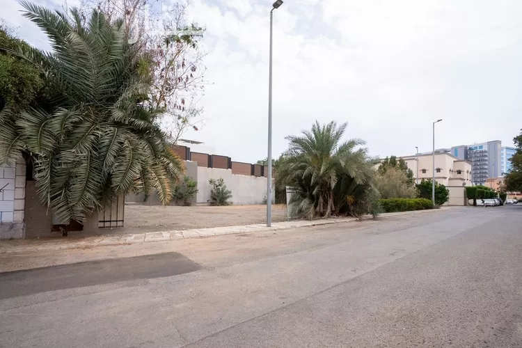 أرض للبيع في شارع حسين سراج, حي الروضة, مدينة جدة, منطقة مكة المكرمة