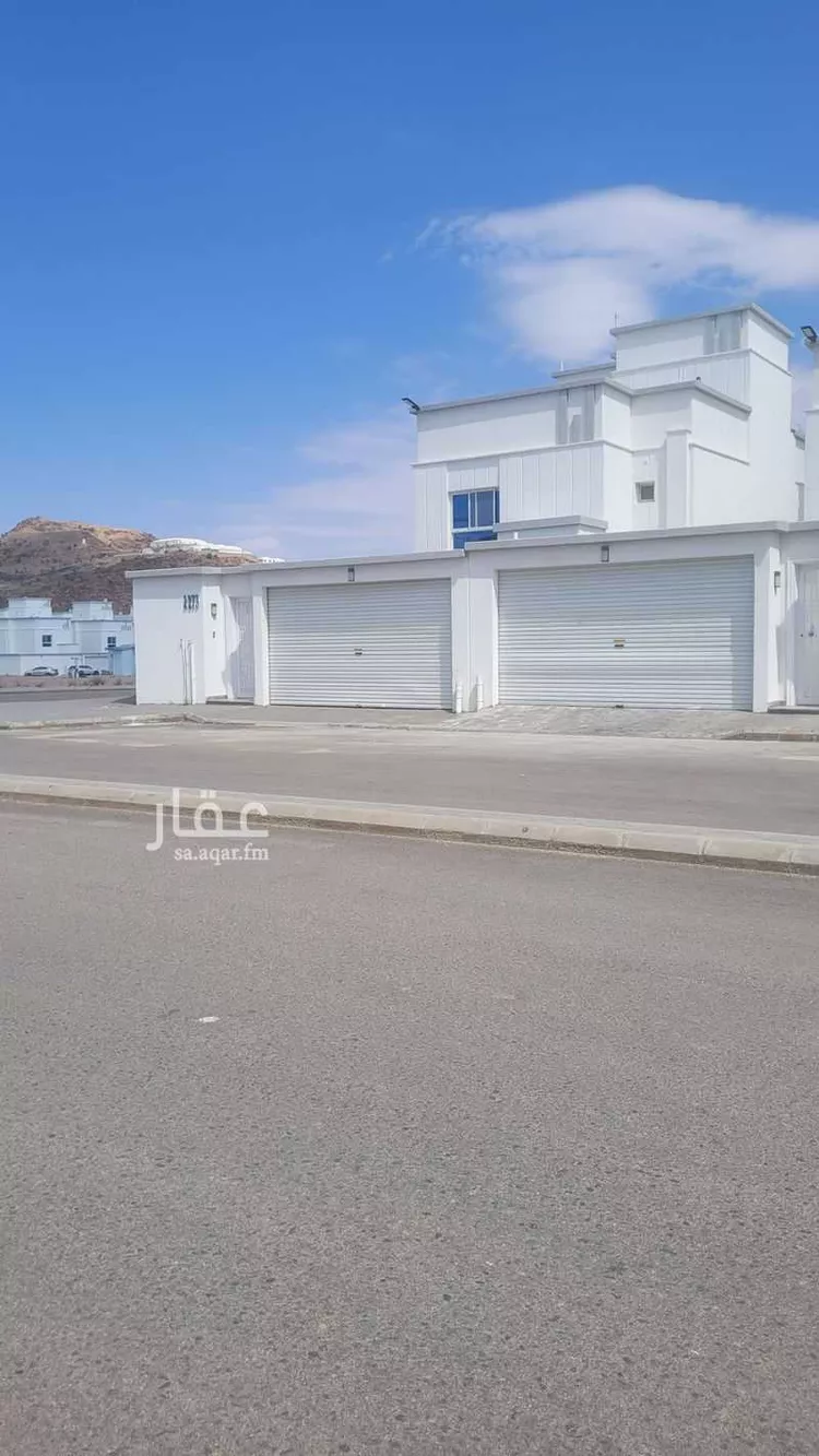 فيلا للإيجار في شارع 3702000, حي الورود, مدينة الطائف, منطقة مكة المكرمة صورة 2