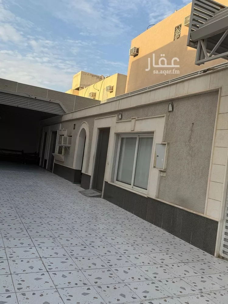 فيلا للبيع في شارع إبراهيم القوصي, حي العزيزية, مدينة الرياض, منطقة الرياض صورة 4