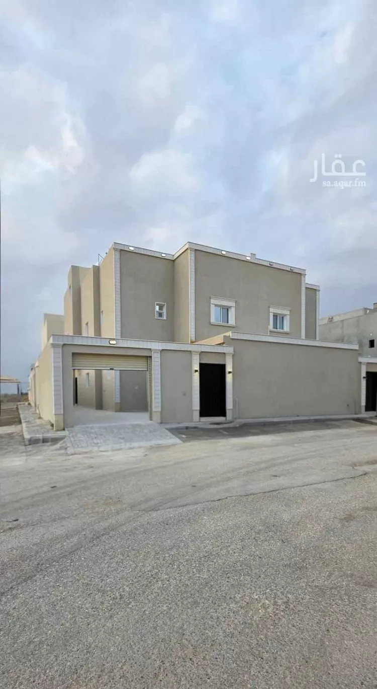 فيلا للبيع في شارع قيس ابن الملوح, حي الجامعة, مدينة الخرج, منطقة الرياض