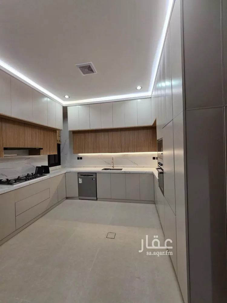 دور للبيع في شارع القرشي, حي عكاظ, مدينة الرياض, منطقة الرياض 11