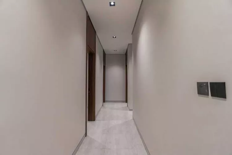 تبر 8