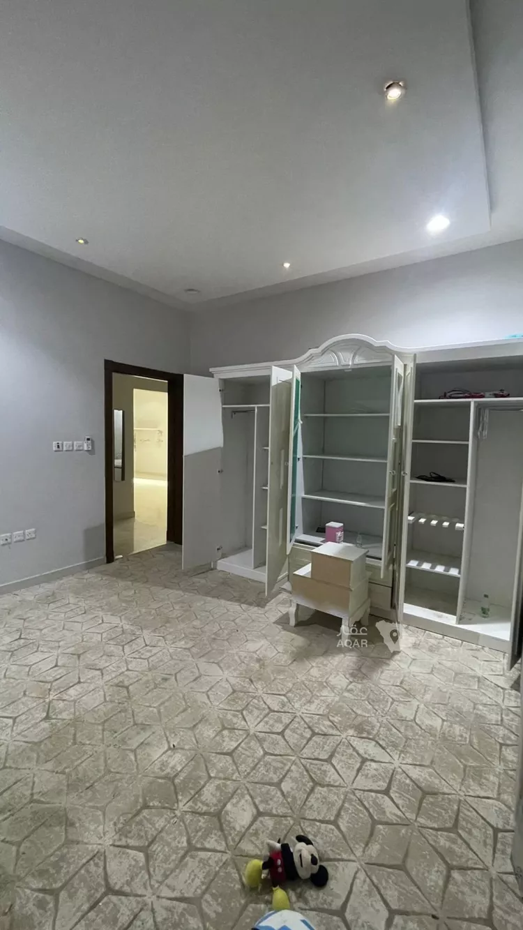 Floor for Rent in Riyadh Al Arid 9