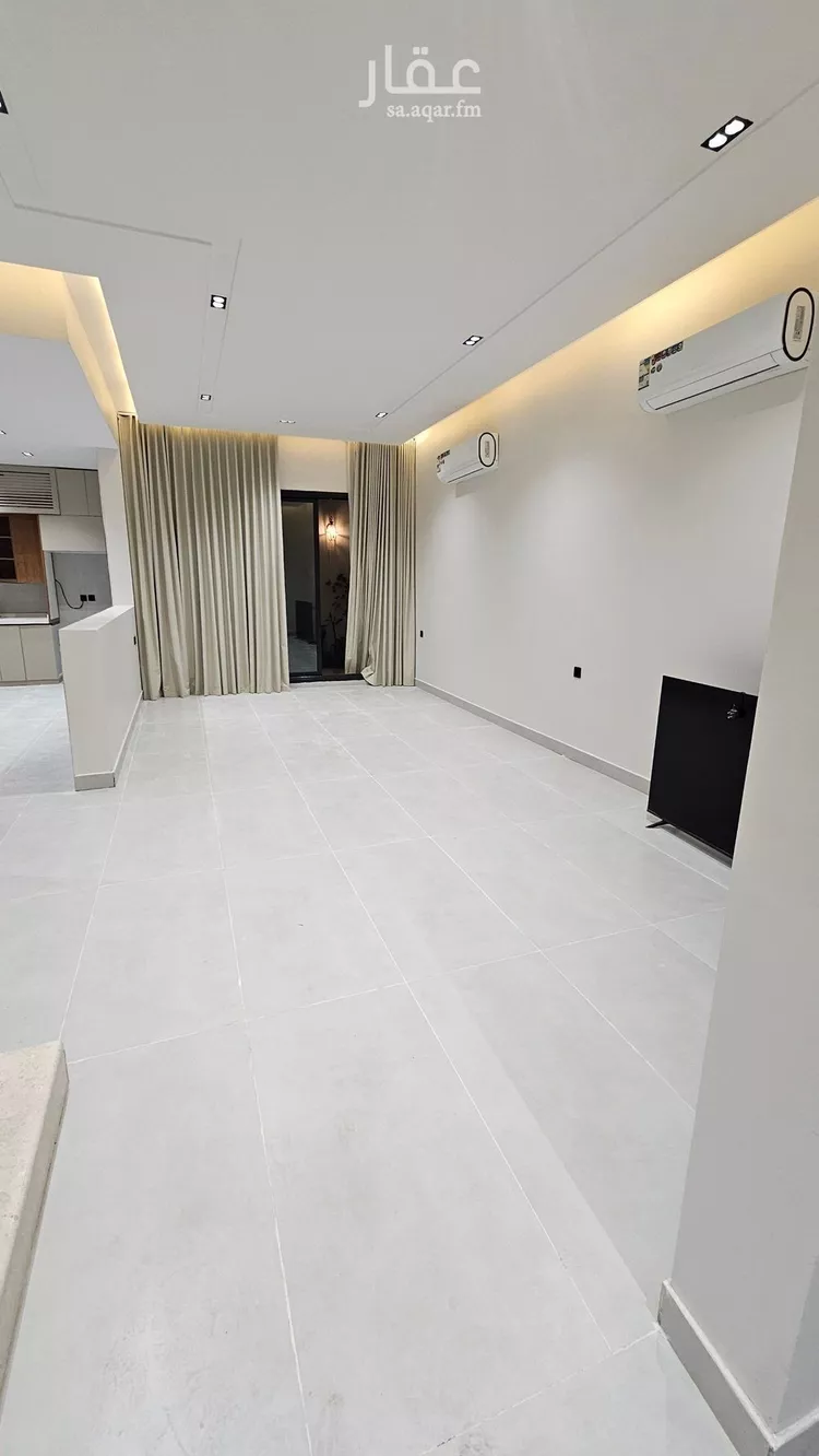 فيلا للبيع في شارع عمر الهواري, حي القيروان, مدينة الرياض, منطقة الرياض صورة 4