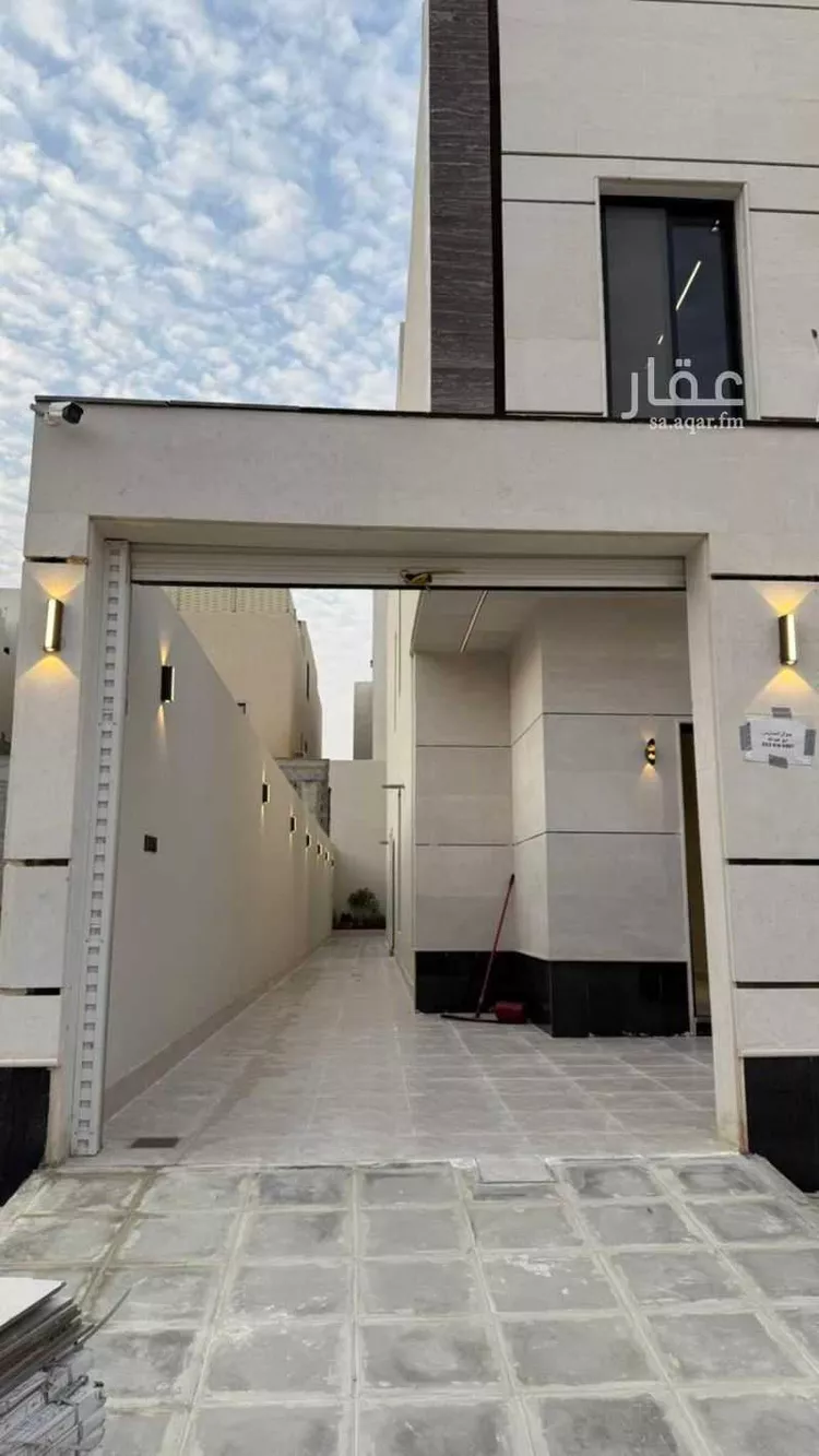 Floor for Sale in Riyadh Al Janadriyah 11