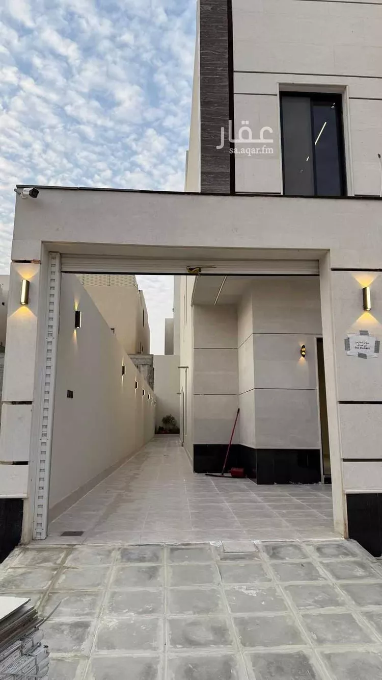 Floor for Sale in Riyadh Al Janadriyah 21