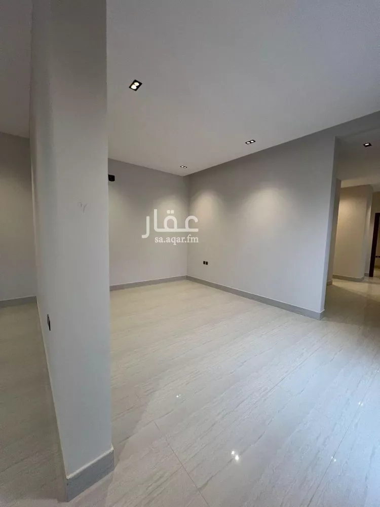 فيلا للبيع في شارع حامد أزهر, حي المهدية, مدينة الرياض, منطقة الرياض صورة 3