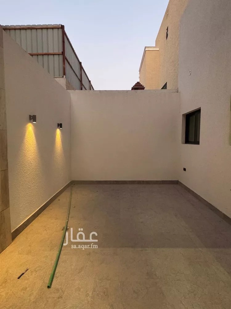 فيلا للبيع في شارع أحمد بن الحسن الأنصاري, حي المهدية, مدينة الرياض, منطقة الرياض صورة 2