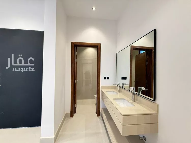 فيلا للبيع في شارع أبي الحسن الأسفرائيني, حي المهدية, مدينة الرياض, منطقة الرياض صورة 4
