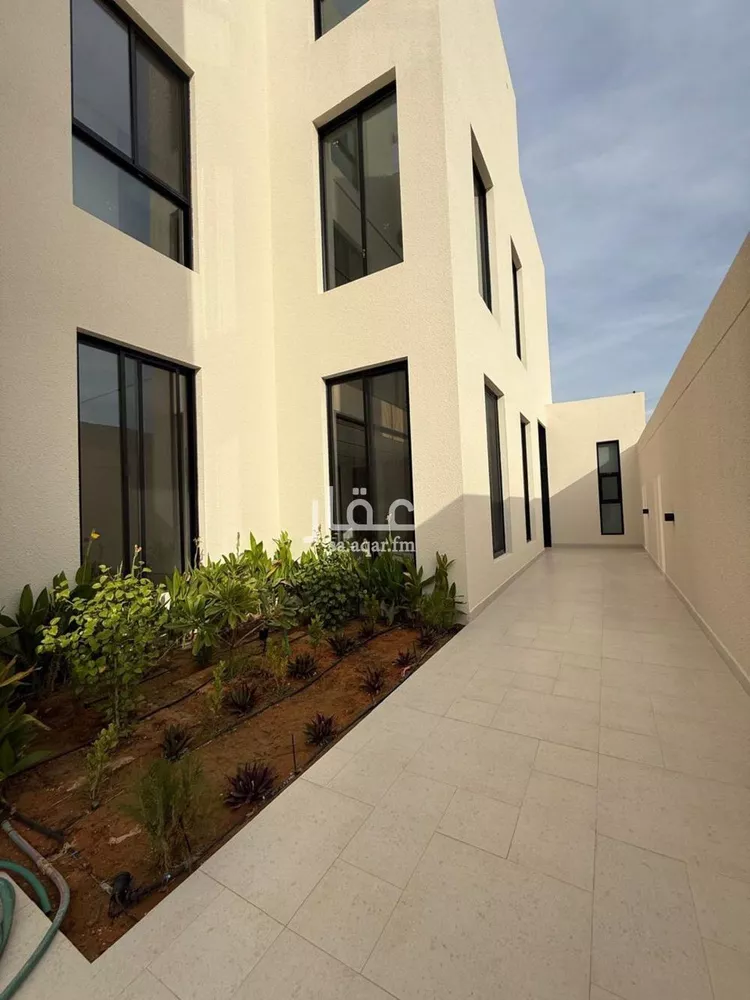 فيلا للبيع في شارع الإمام أبي داوود, حي المهدية, مدينة الرياض, منطقة الرياض صورة 2