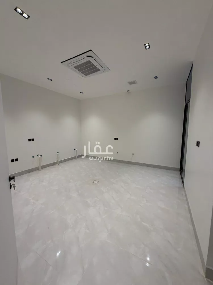 فيلا للبيع في شارع أبي عبدالله محمد بن أيوب, حي المهدية, مدينة الرياض, منطقة الرياض صورة 5