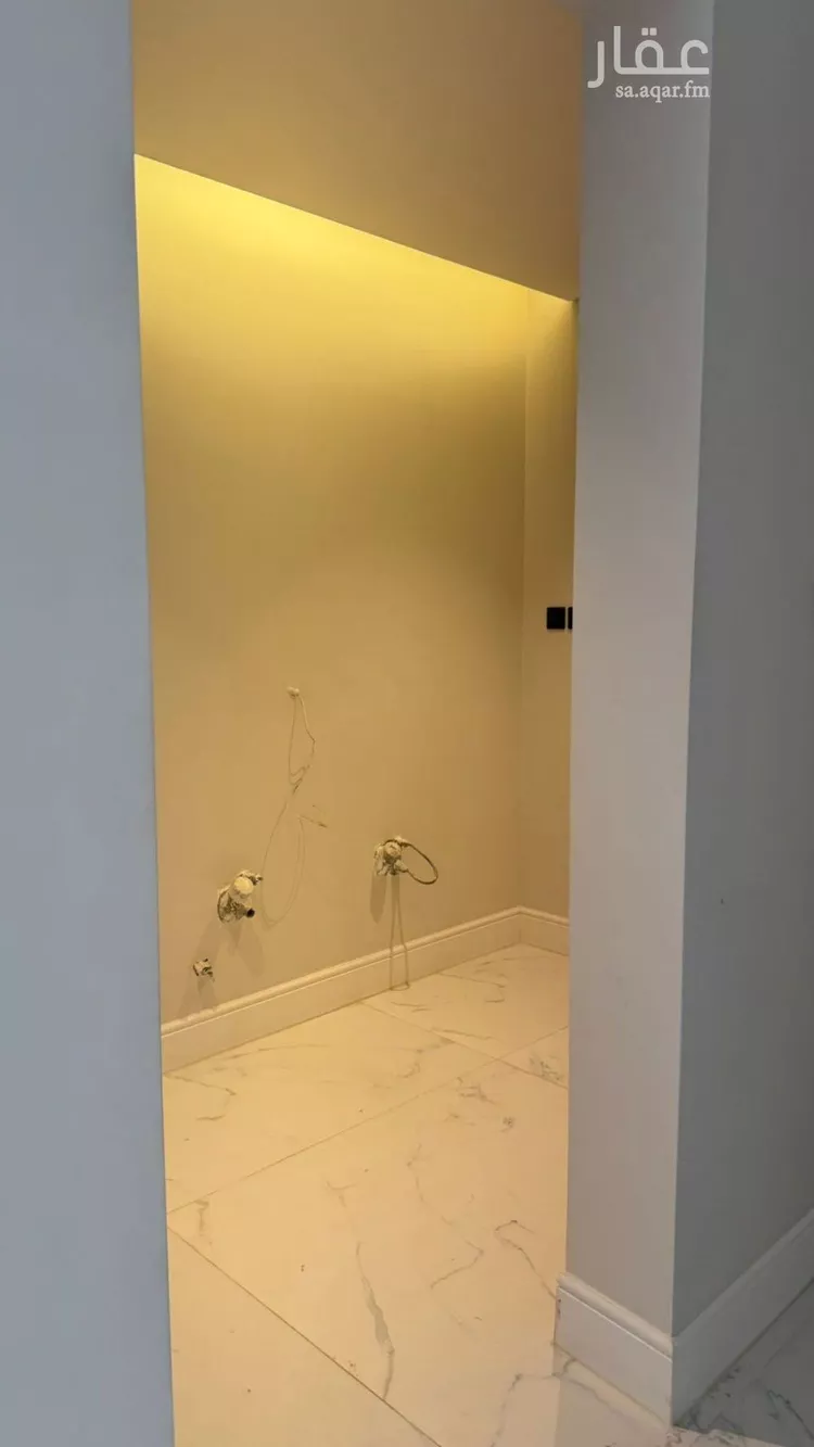 فيلا للبيع في شارع محمد بن عيسى العدني, حي المهدية, مدينة الرياض, منطقة الرياض صورة 4