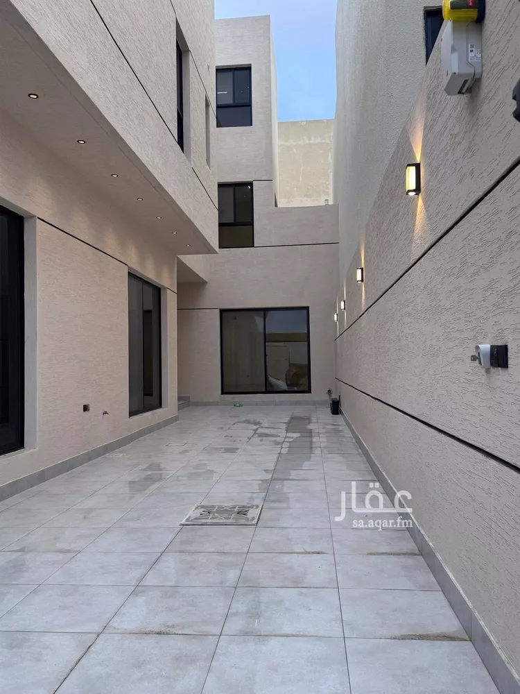 فيلا للبيع في شارع أنس الكناني, حي المهدية, مدينة الرياض, منطقة الرياض صورة 2