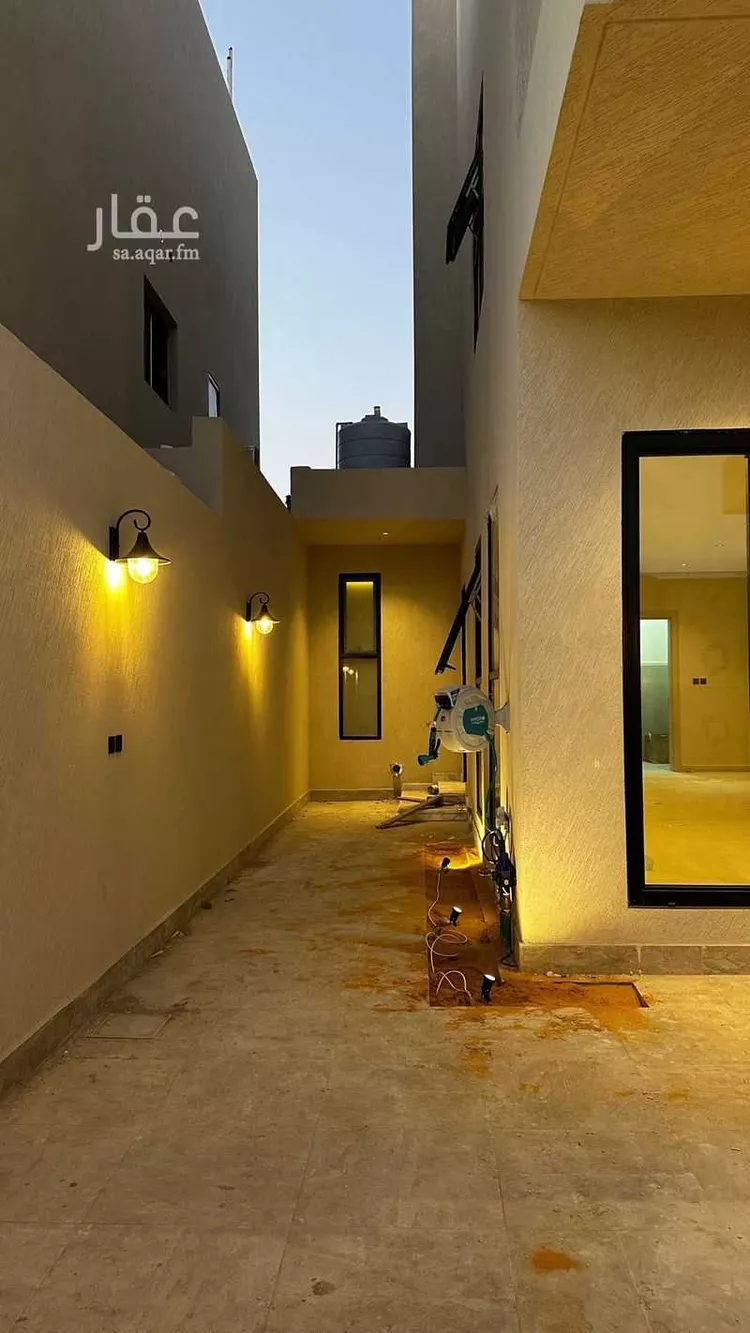 دور للبيع في شارع عثمان الرويني, حي البساتين الشرقي, مدينة بريدة, منطقة القصيم