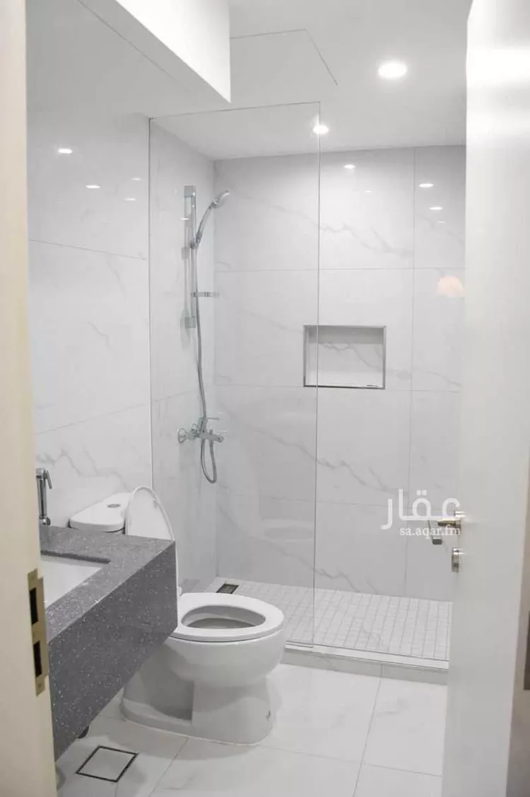 شقة للإيجار في شارع العشرون, حي الخبر الجنوبية, مدينة الخبر, المنطقة الشرقية 8