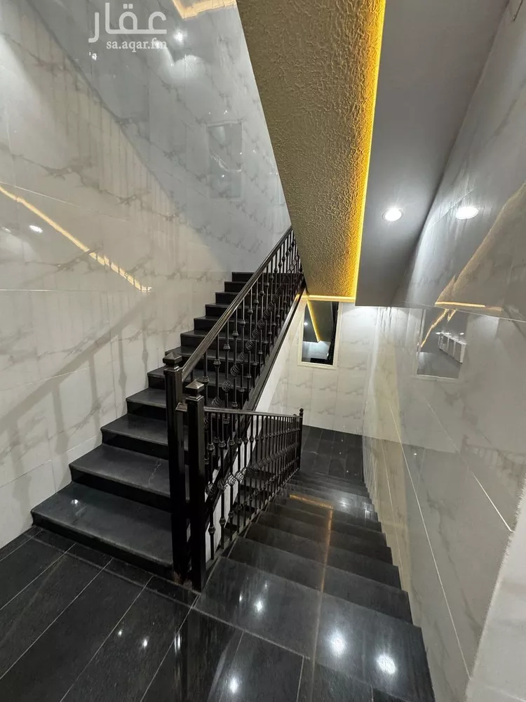 فيلا للبيع في شارع صحار, حي الزهور, مدينة أبها, منطقة عسير صورة 3