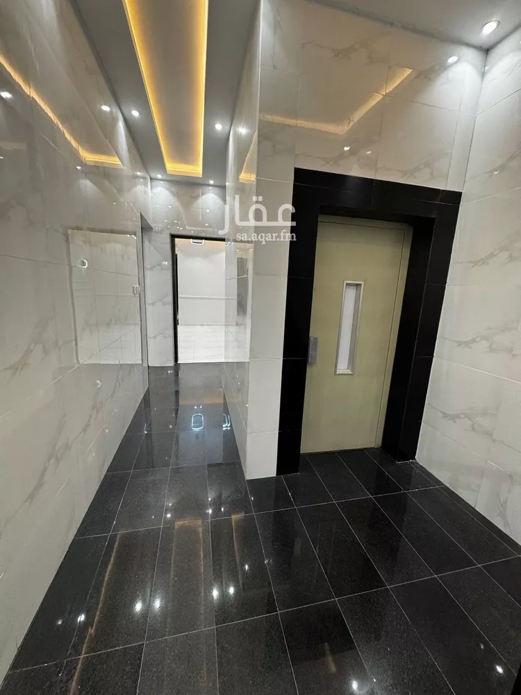 فيلا للبيع في شارع صحار, حي الزهور, مدينة أبها, منطقة عسير صورة 2