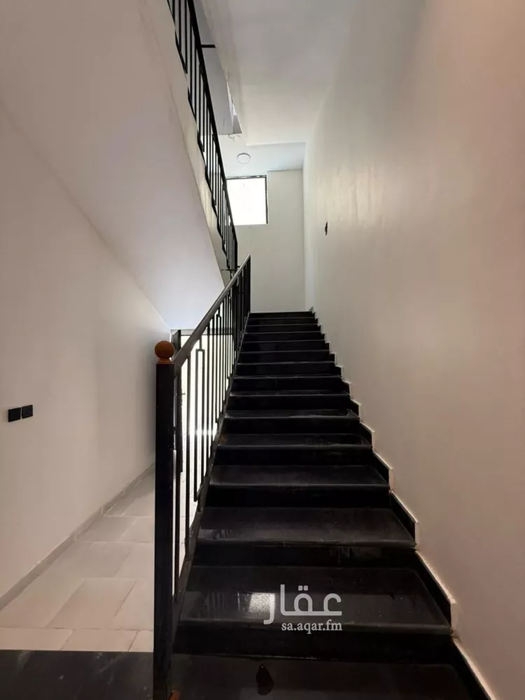 Floor for Sale in Riyadh Al Janadriyah 12