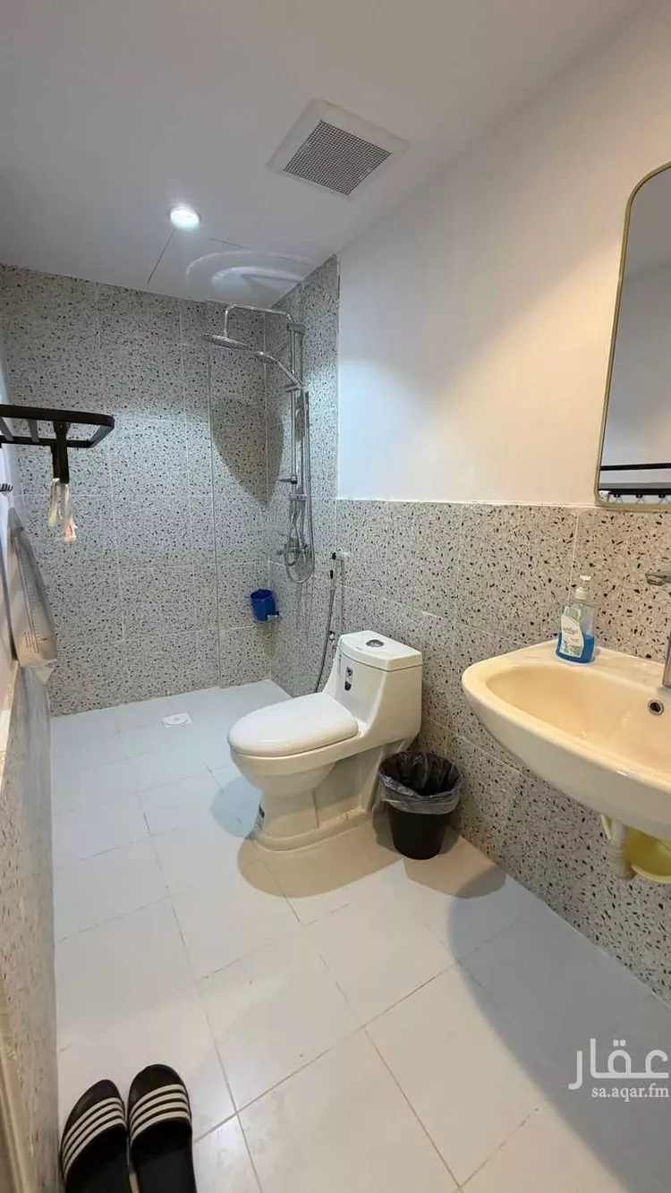 عمارة للإيجار في شارع طريق المدينة المنورة, حي وسط المدينة, مدينة عنيزة, منطقة القصيم صورة 5