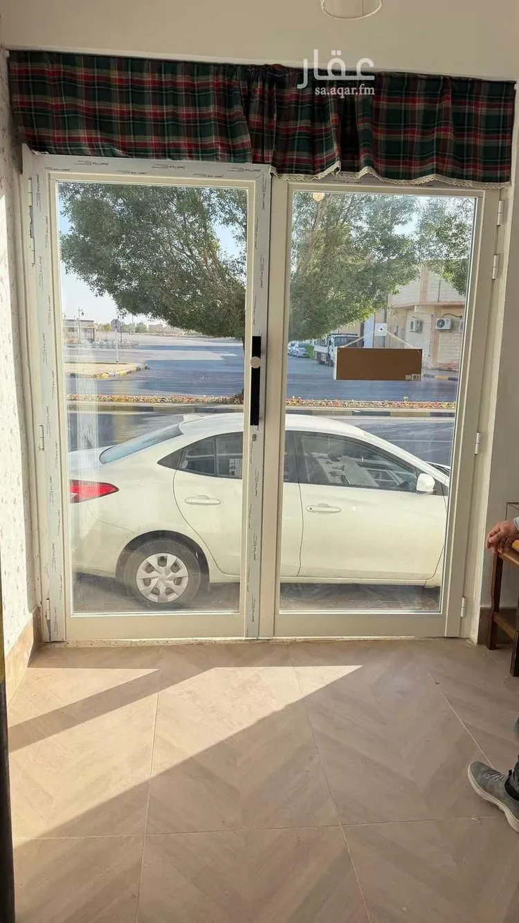 Shop for Rent in Unayzah Gharb Ad Dirah صورة 5