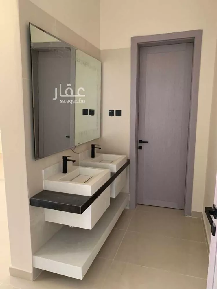 فيلا للبيع في شارع العارض, حي الخالدية, مدينة الدرعية, منطقة الرياض صورة 5