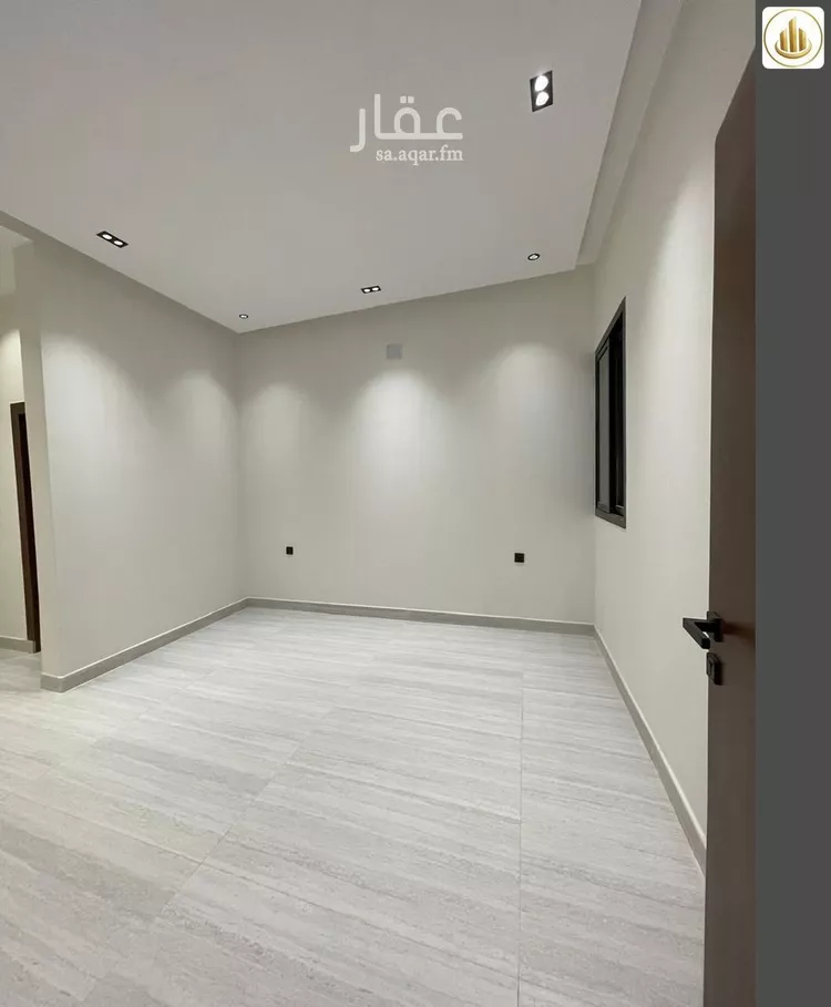 Floor for Sale in Riyadh Al Janadriyah 12