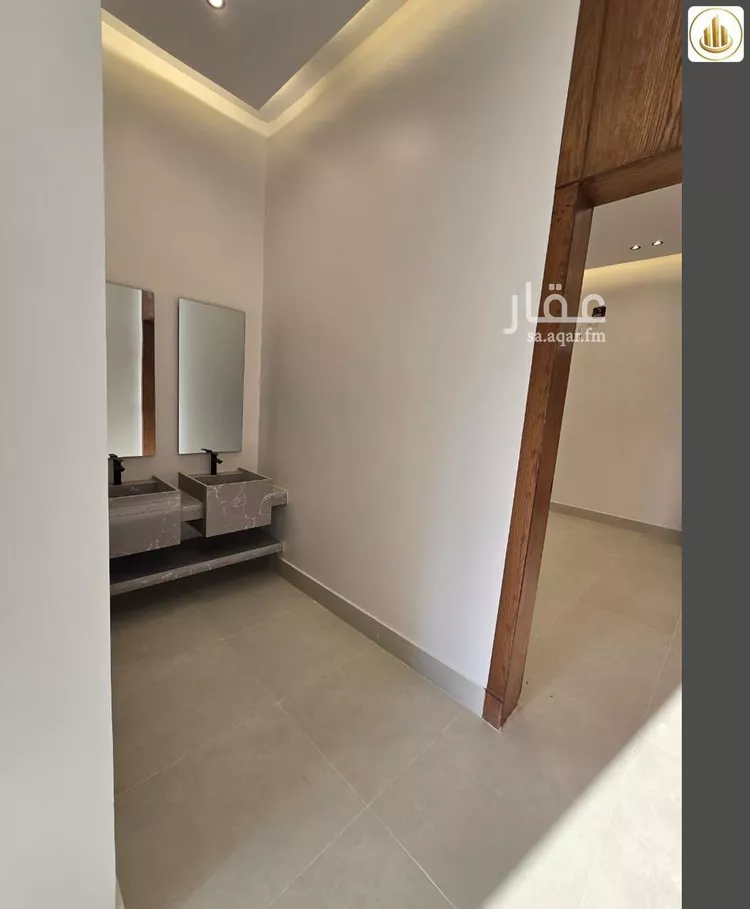Floor for Sale in Riyadh Al Janadriyah 16