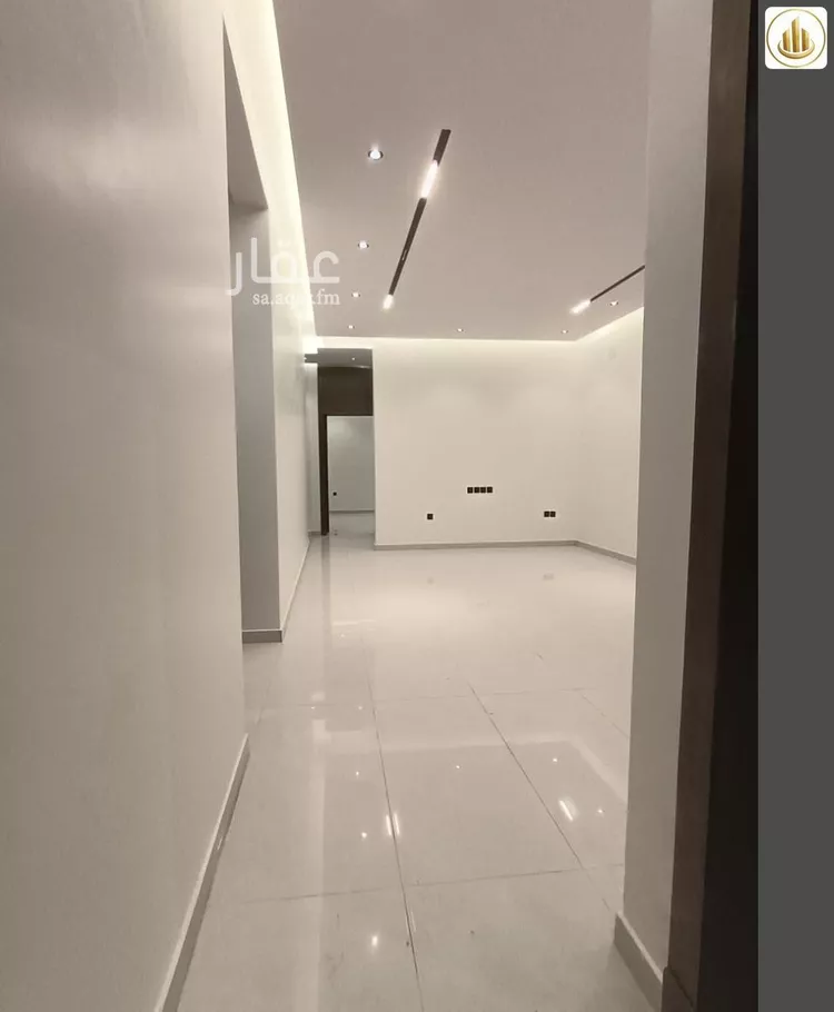 Floor for Sale in Riyadh Al Janadriyah 7