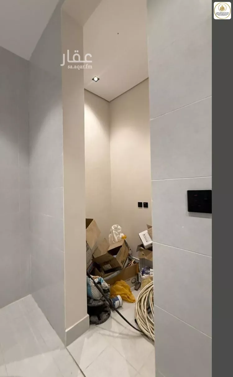 Floor for Sale in Riyadh Al Janadriyah 12