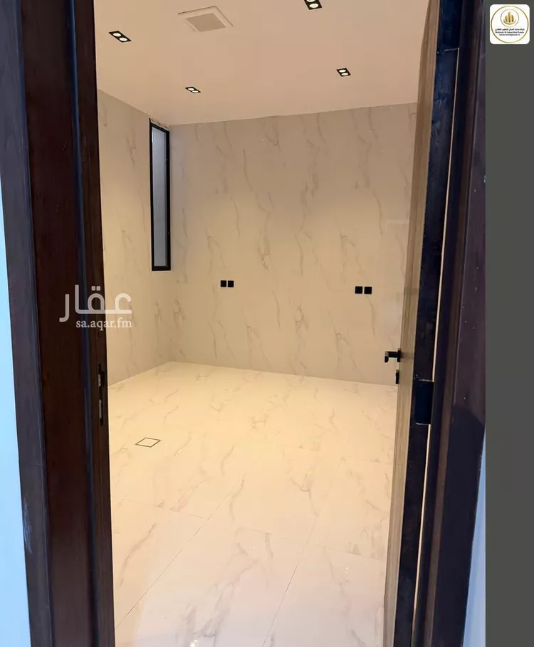 Floor for Sale in Riyadh An Nadhim 12