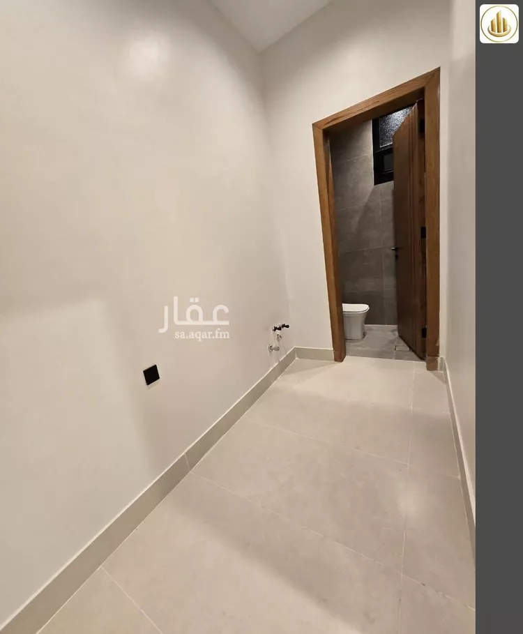 Floor for Sale in Riyadh Al Janadriyah 9