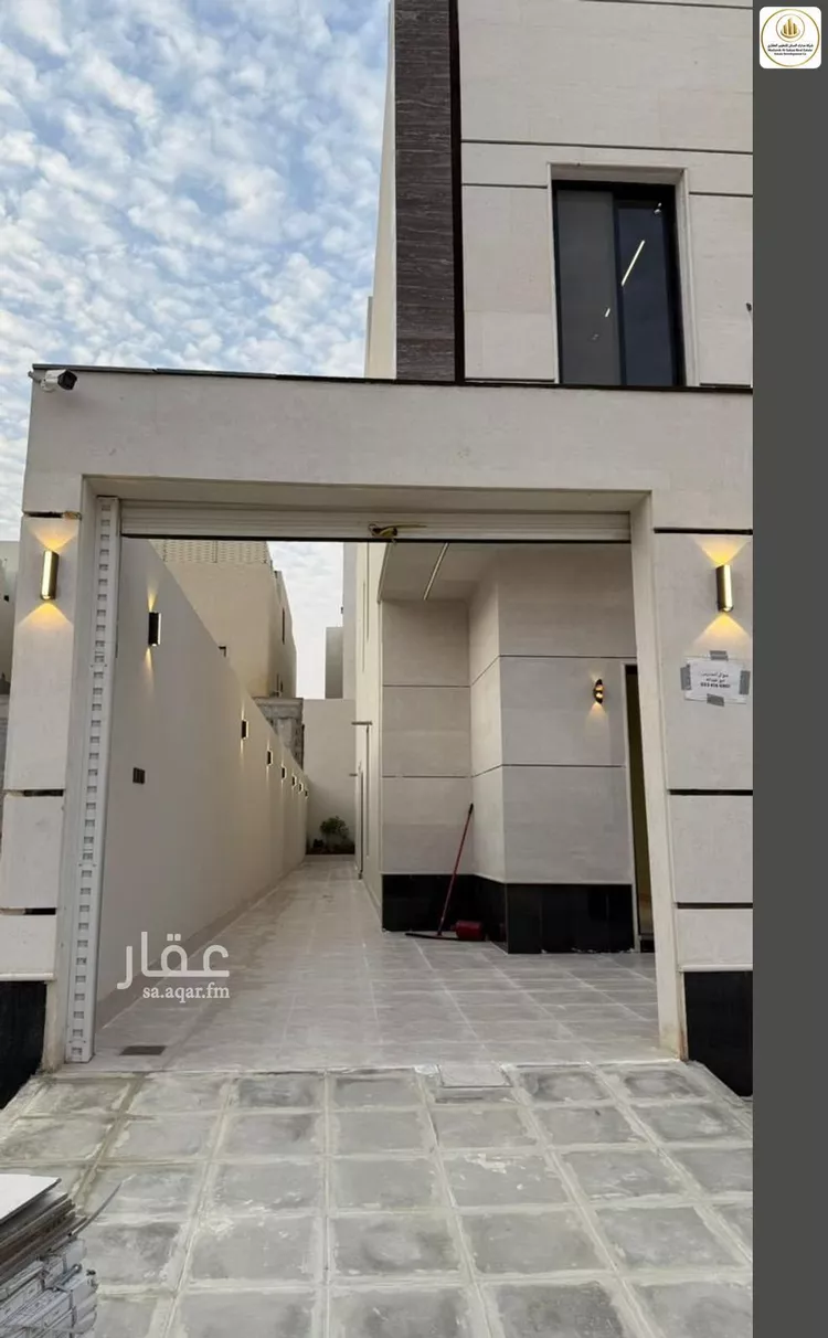 Floor for Sale in Riyadh Al Janadriyah 8
