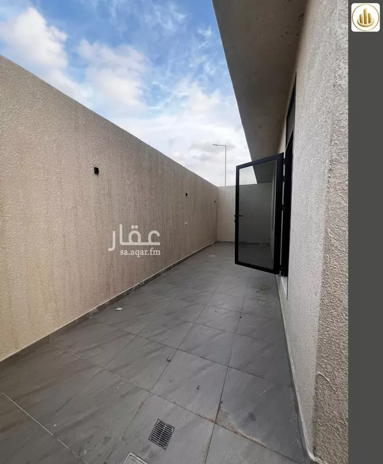 Floor for Sale in Riyadh Al Janadriyah 14