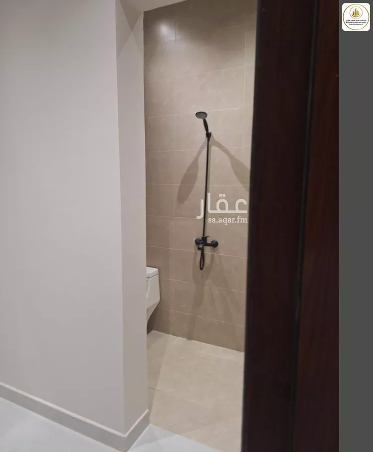 Floor for Sale in Riyadh Al Janadriyah 16