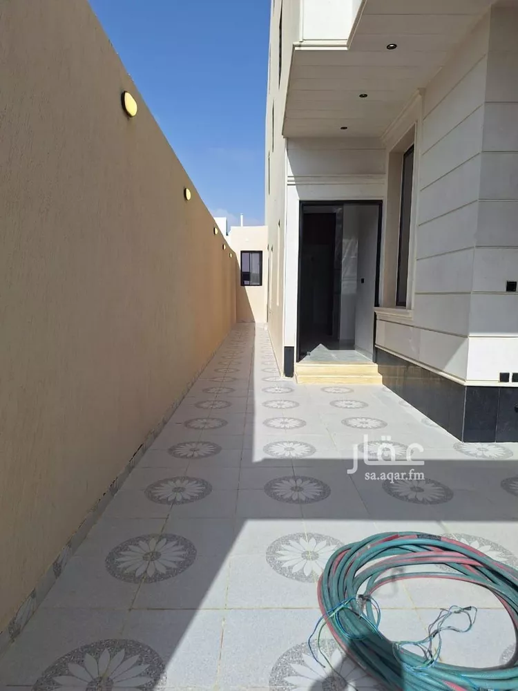Floor for Sale in Riyadh An Nadhim 18