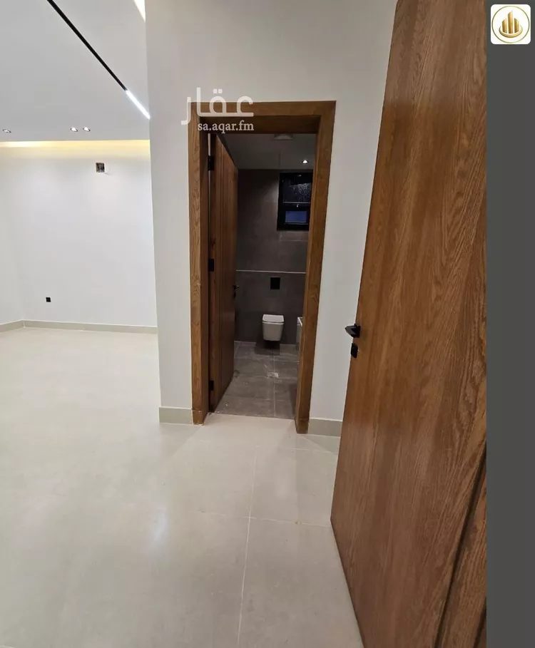 Floor for Sale in Riyadh Al Janadriyah 20