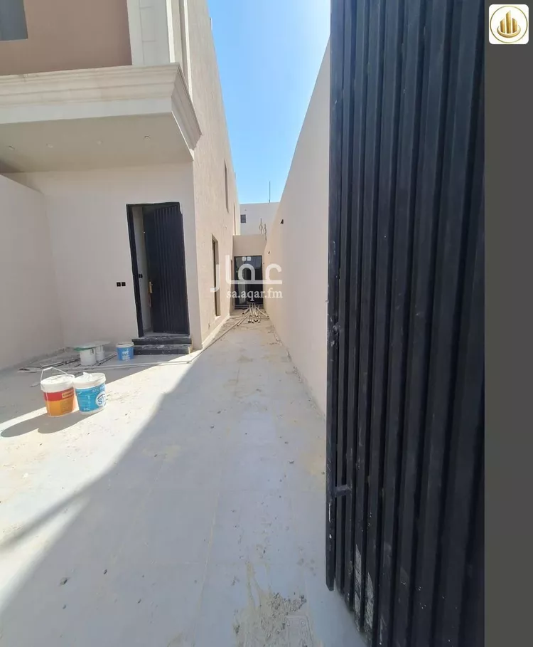Floor for Sale in Riyadh Al Janadriyah 7